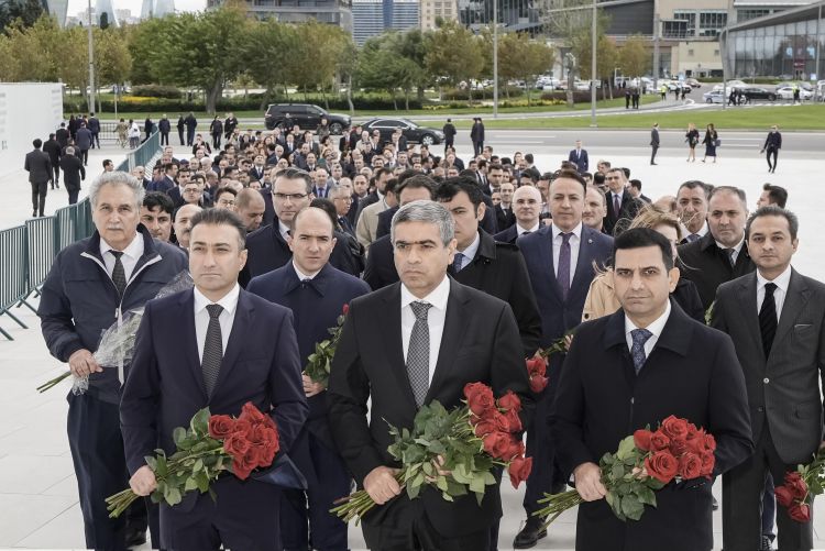 27 sentyabr - Anım Günü ilə əlaqədar Nazirliyin kollektivi Zəfər parkında olub