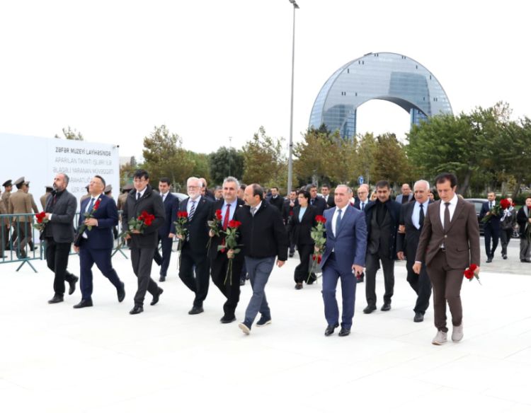 Türkiyəli rektorlar Zəfər parkını ziyarət ediblər - FOTO