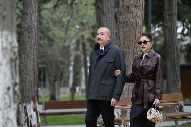 Prezident və birinci xanım Nərimanovda yeni parkın açılışında iştirak ediblər - FOTO