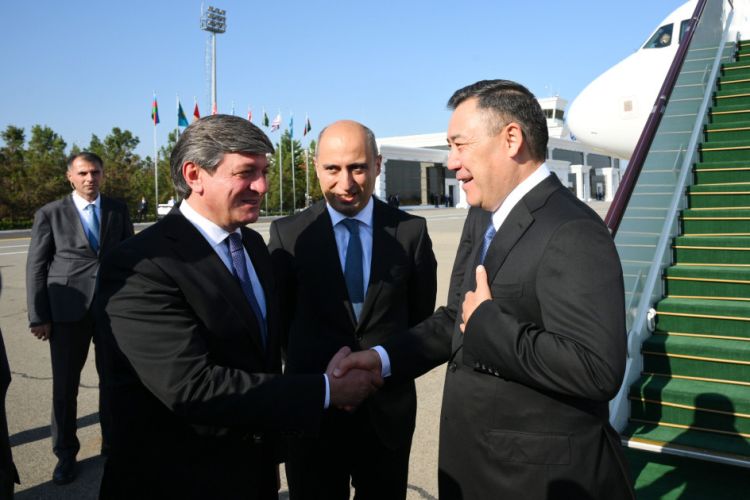 Qırğızıstan Prezidenti Azərbaycana səfərə gəlib Qırğızıstan Prezidenti Azərbaycana səfərə gəlib