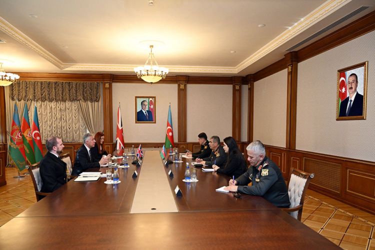 Azərbaycan və Böyük Britaniya hərbi əməkdaşlığı müzakirə ediblər Azərbaycan və Böyük Britaniya hərbi əməkdaşlığı müzakirə ediblər