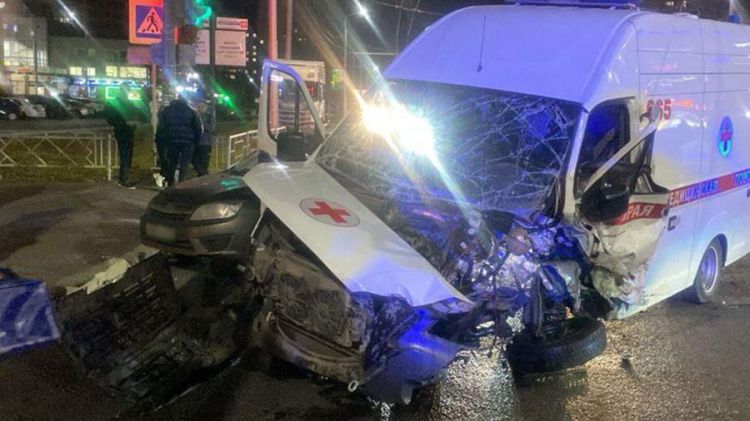 Rusiyada təcili yardım maşınının iştirakı ilə qəza baş verib.