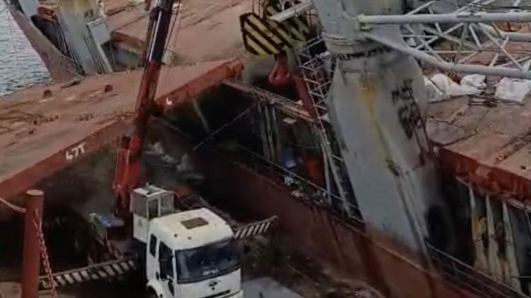 Tuzlada gəmi aşıb: 1 ukraynalı işçi həlak olub Tuzlada gəmi aşıb: 1 ukraynalı işçi həlak olub