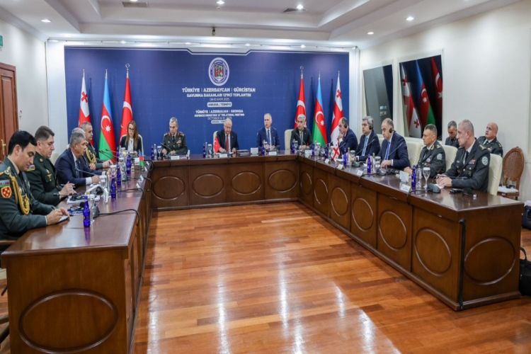 Azərbaycan-Türkiyə-Gürcüstan müdafiə nazirlərinin üçtərəfli görüşü keçirilib - YENİLƏNİB