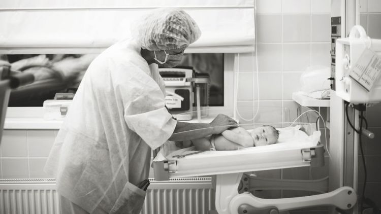 Rusiyada doğum evi virus epidemiyasına görə bağlanıb
