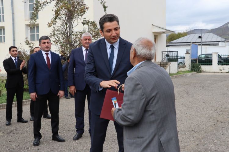 Xocalının Təzəbinə kəndinə növbəti köç karvanı yola salınıb