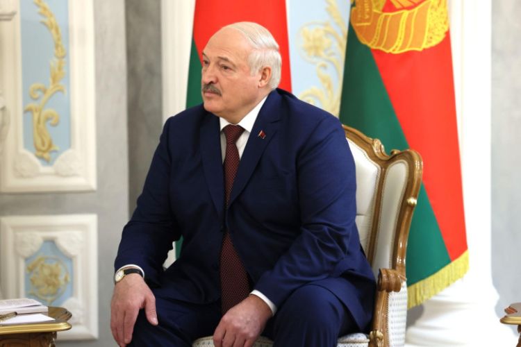 Lukaşenko rusiyalılara Belarusda yerli seçkilərdə iştirak etməyə icazə verib