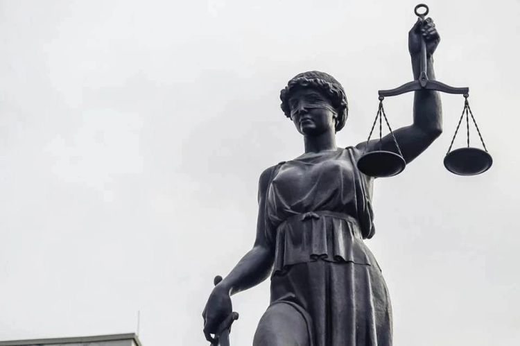 Fransada 12 yaşlı qızı öldürən qadın məhkəmə qarşısına çıxarılacaq