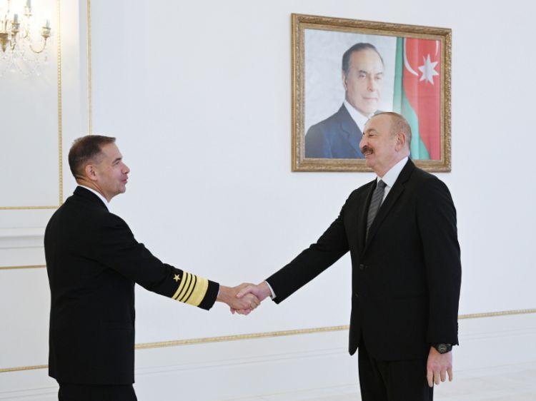 İlham Əliyev ABŞ Mərkəzi Komandanlığının komandanını qəbul edib - FOTO