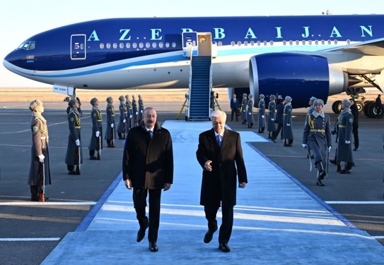 Azərbaycan Prezidenti İlham Əliyev Qazaxıstana dövlət səfərinə gəlib - FOTO