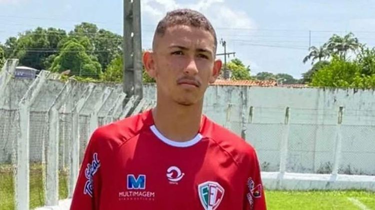 Braziliyada 20 yaşlı futbolçu motosikletinin inəklə toqquşması nəticəsində həlak olub Braziliyada 20 yaşlı futbolçu motosikletinin inəklə toqquşması nəticəsində həlak olub