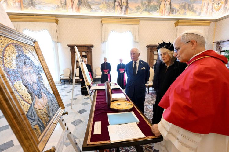 Roma Papası və Böyük Britaniya kralı birlikdə dua ediblər