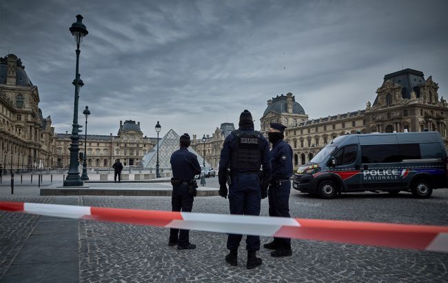 Parisin Luvr muzeyindən oğruların qaçması ilə bağlı  video yayılıb