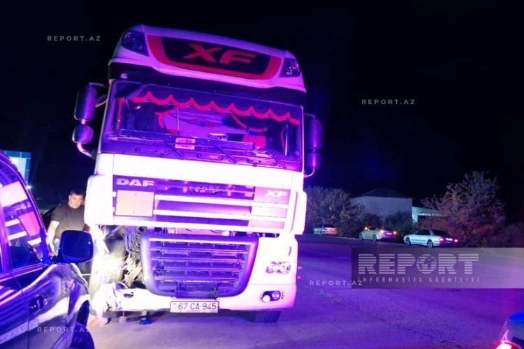 Culfada minik və yük avtomobilləri toqquşub,  bir nəfər ölüb Culfada minik və yük avtomobilləri toqquşub,  bir nəfər ölüb
