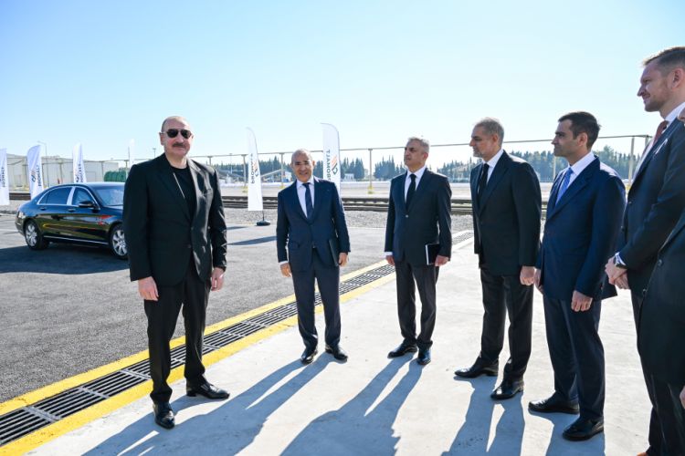 İlham Əliyev İmişlidə "Promalt" MMC-nin arpa emalı müəssisəsinin açılışını edib - FOTO İlham Əliyev İmişlidə "Promalt" MMC-nin arpa emalı müəssisəsinin açılışını edib - FOTO