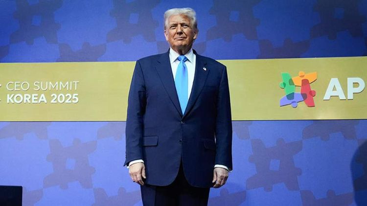 Tramp Şimali və Cənubi Koreya arasındakı münaqişəni həll edəcəyinə söz verib Tramp Şimali və Cənubi Koreya arasındakı münaqişəni həll edəcəyinə söz verib