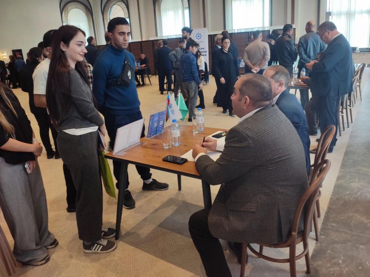 Laçında keçirilmiş əmək yarmarkasında 20 işəgötürən tərəfindən 121 vakansiya təqdim olunub Laçında keçirilmiş əmək yarmarkasında 20 işəgötürən tərəfindən 121 vakansiya təqdim olunub