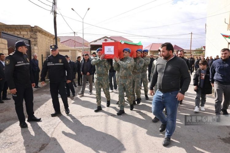 İtkin şəhid Fikrət Əzizovla vida mərasimi keçirilib İtkin şəhid Fikrət Əzizovla vida mərasimi keçirilib