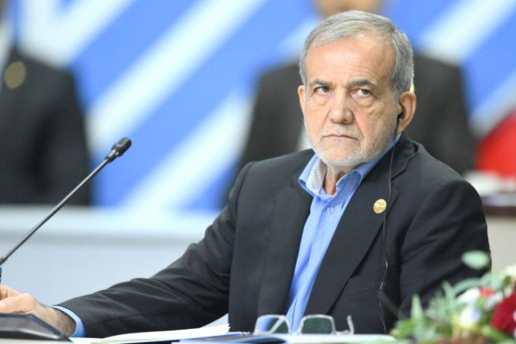 İran Prezidenti maaşını xeyriyyə təşkilatına bağışlayıb