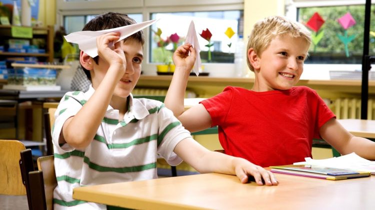  Şagirdlər arasında pis vərdişlərin yaş həddi azalır - Rəis müavini