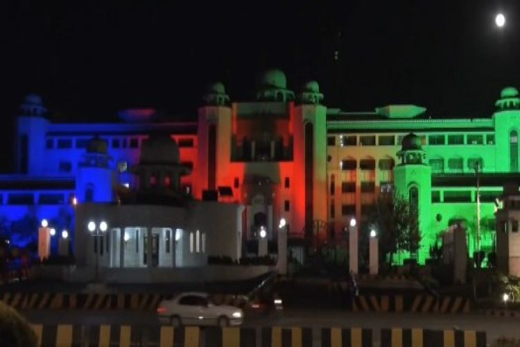 İslamabadda binalar Zəfər günü münasibətilə Azərbaycan bayrağının rəngləri ilə işıqlandırılıb -  VİDEO