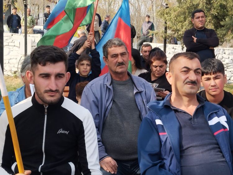 Növbəti köç karvanları Daşbulaq və Badara kəndlərinə çatıb