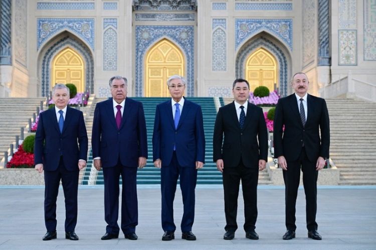 İlham Əliyev Daşkənddə İslam Sivilizasiyası Mərkəzi ilə tanış olub - FOTO