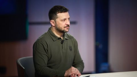 Zelenski Yunanıstana rəsmi səfər edib