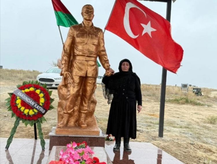 Milli Qəhrəmana qəbirüstü abidə qoyuldu - FOTO