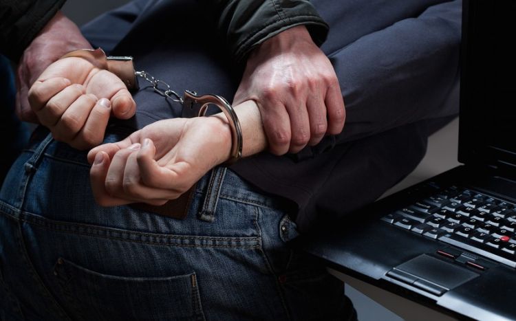 Sosial şəbəkədə dələduzluq edərək yüzlərlə şəxsi aldadan 4 nəfər ifşa edilib