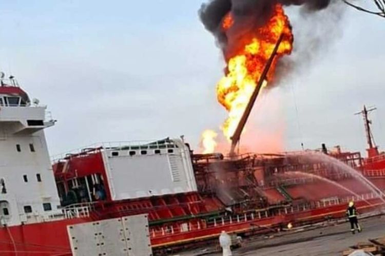 Türkiyəyə məxsus tanker Odessada dronla vurulub