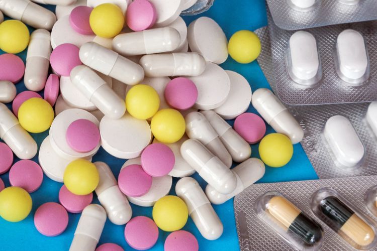 Həkim qida əlavələrinin faydaları ilə bağlı mifi dağıtdı