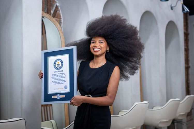 Bu qadın dünyanın ən böyük saç düzümünə sahibdir