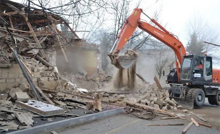 Goranboyda daha bir yaşayış binası söküləcək