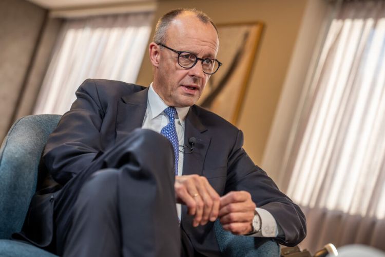 Ukraynaya qoşun göndərmək barədə danışmaq hələ tezdir - Kansler