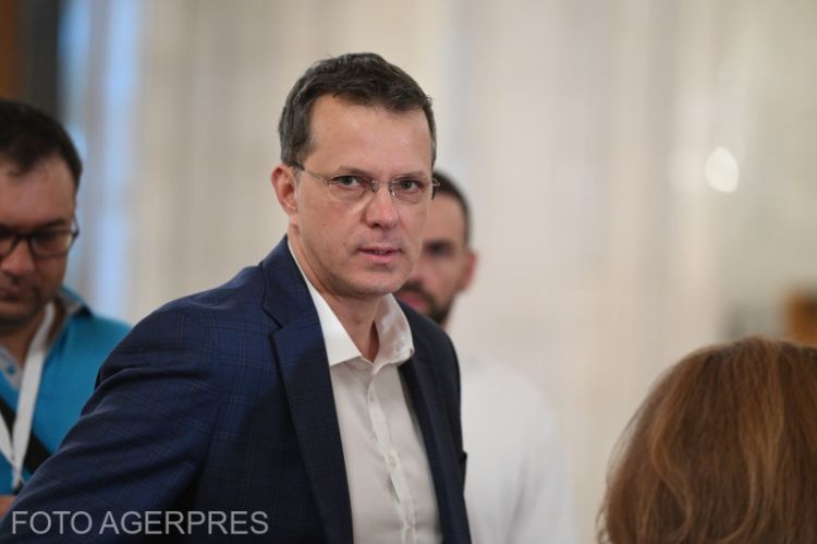 Rumıniya müdafiə naziri qalmaqal səbəbindən  istefa verib