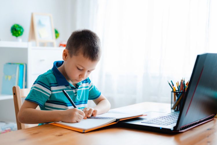 Tümendə məktəblər kütləvi şəkildə distant təhsilə keçir