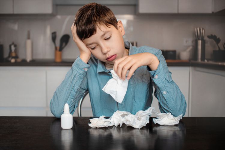 Burnu axan və öskürən uşağı məktəbə göndərmək olar? - Pediatrın izahı