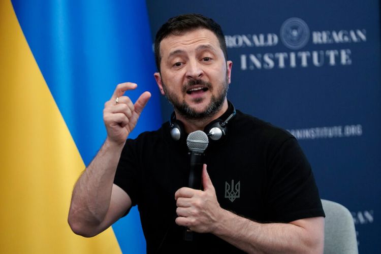 Ukrayna mediası Zelenskinin maaşını açıqlayıb
