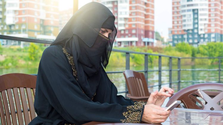 Qazaxıstan niqab taxmağı  qadağan etdi