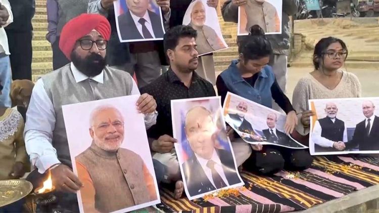 Hindistan sakinləri Putin və Modi üçün dua ediblər