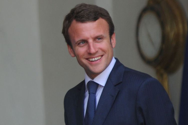 Makron Çində tələbələrlə görüşmək üçün təhlükəsizlik xidmətindən qaçıb - VİDEO 