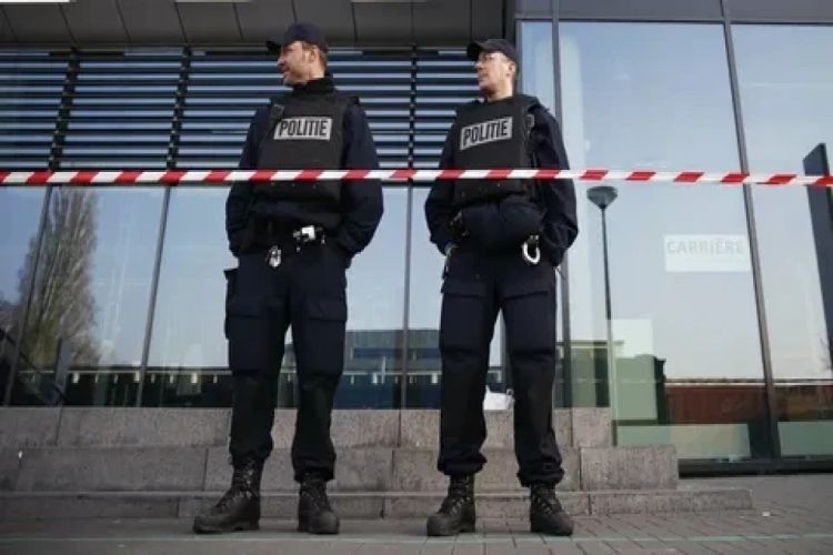 Niderlandda məhkumlar həbsxana əməkdaşlarını girov götürüb