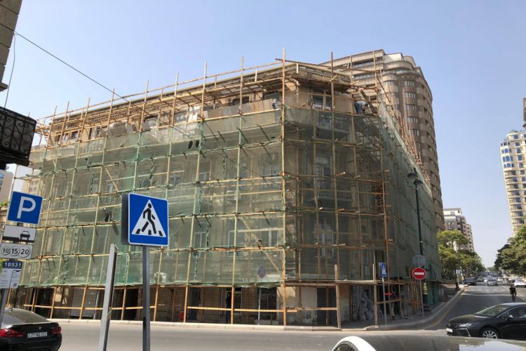Bakıda bərpa zamanı memarlıq abidəsinə ziyan vurulub