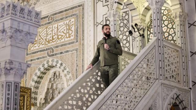 Şaraa inqilabın ildönümündə məsciddən qardaşlıq mesajı verdi - VİDEO