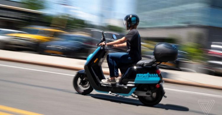 Moped idarə etmək üçün sürücülük vəsiqəsi tələb olunacaq