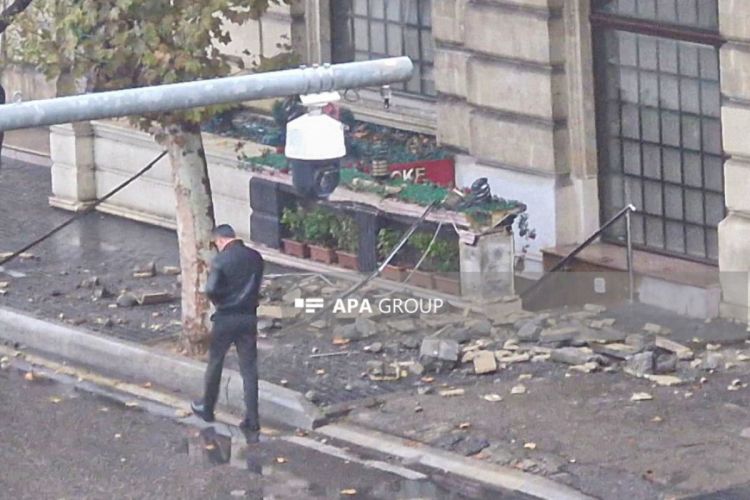 Rəşid Behbudov küçəsində eyvan uçub, xəsarət alan var