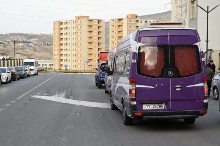 Ağdərənin Həsənriz kəndinə növbəti köç karvanı yola salınıb