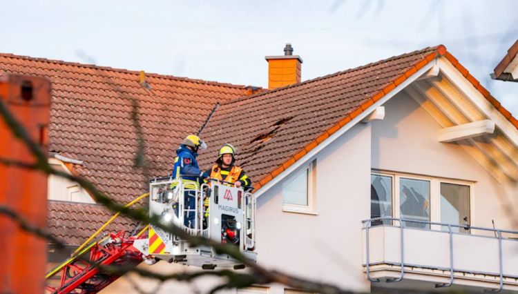 Almaniyanın bir şəhərində köhnə bomba zərərsizləşdirilərkən 28 mənzilə ziyan dəyib