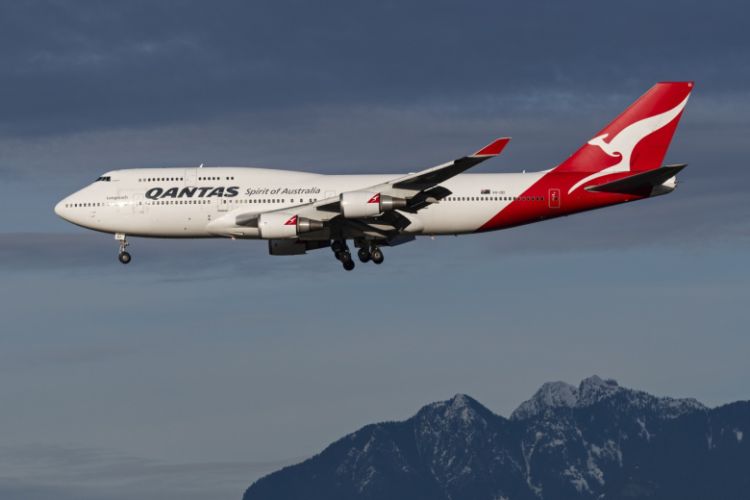 Avstraliya aviaşirkətinə məxsus təyyarənin qanadında sərnişinlər dəlik aşkar etdi